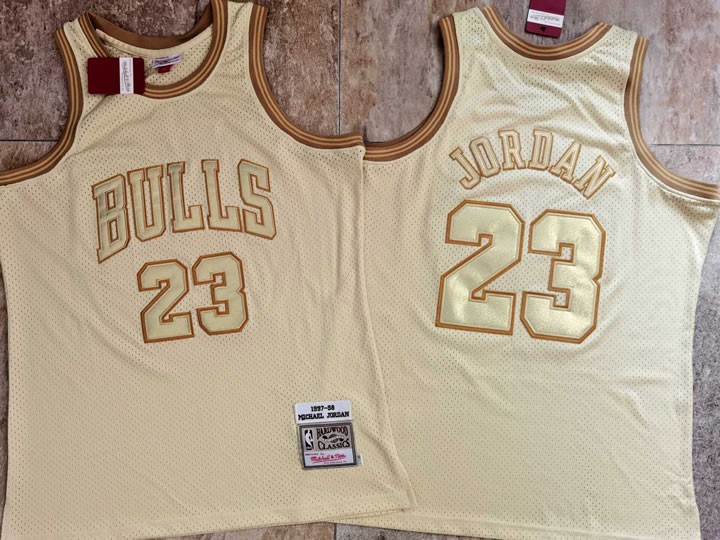 Bulls 23 Michael Jordan Cream 1997-98 Hardwood Classics Jersey Mixiu,We sell and wholesale Bulls 23 Michael Jordan Cream 1997-98 Hardwood Classics Jersey Mixiu on line form chian!
